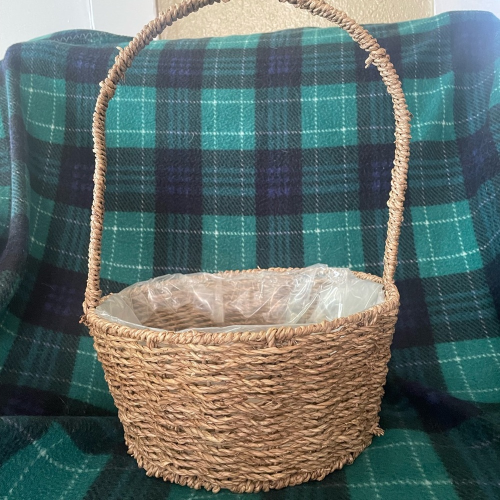 Natural Woven Basket with Handle perfect condition